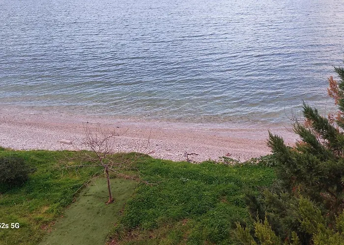 Aqua Appartement Loutra Oraias Elenis